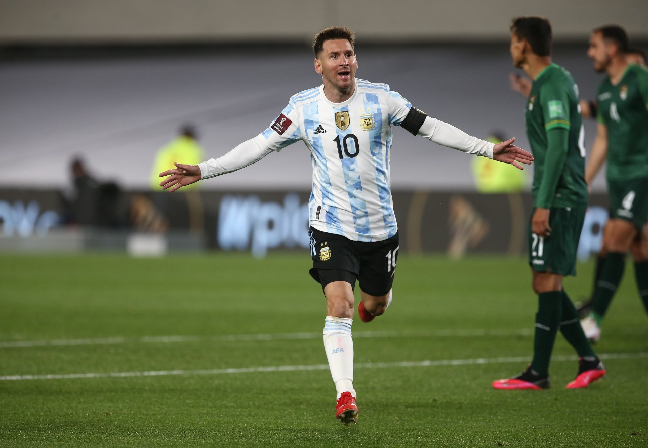 Messi tỏa sáng rực rỡ với 3 bàn thắng